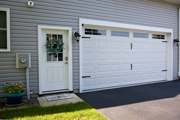 24/7 Emergency Garage Door Panel Replacement experts in Delta County County, TX